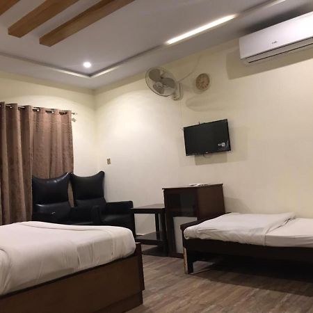 Hotel S.R. Lounge Multan Buitenkant foto