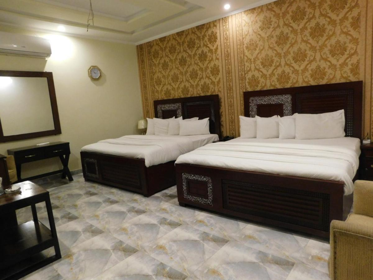 Hotel S.R. Lounge Multan Buitenkant foto