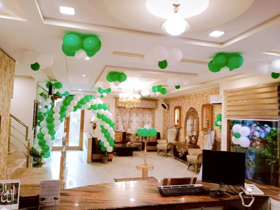 Hotel S.R. Lounge Multan Buitenkant foto