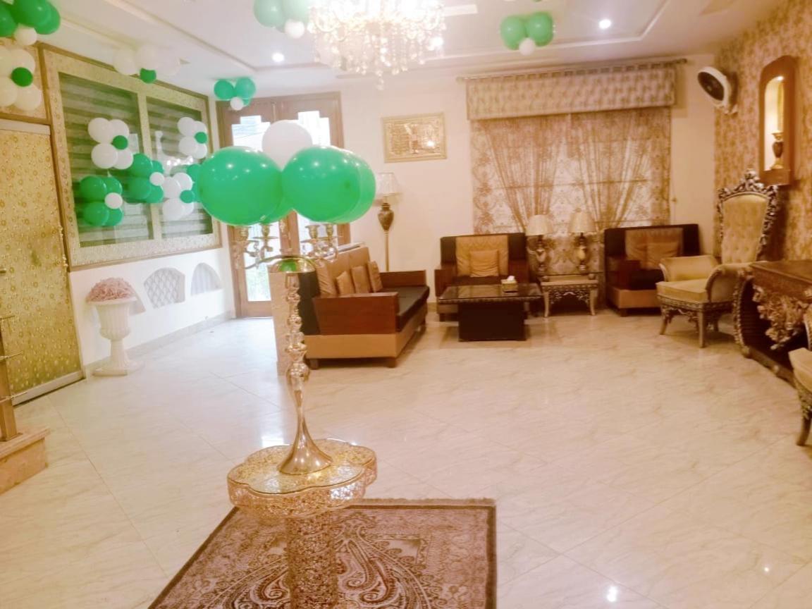 Hotel S.R. Lounge Multan Buitenkant foto