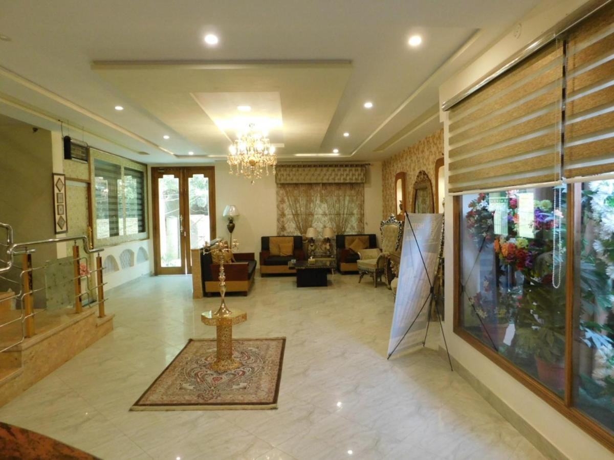 Hotel S.R. Lounge Multan Buitenkant foto