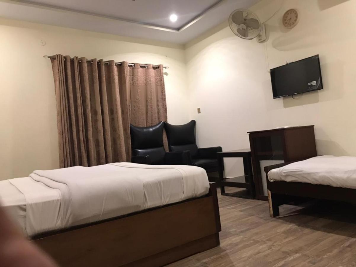 Hotel S.R. Lounge Multan Buitenkant foto