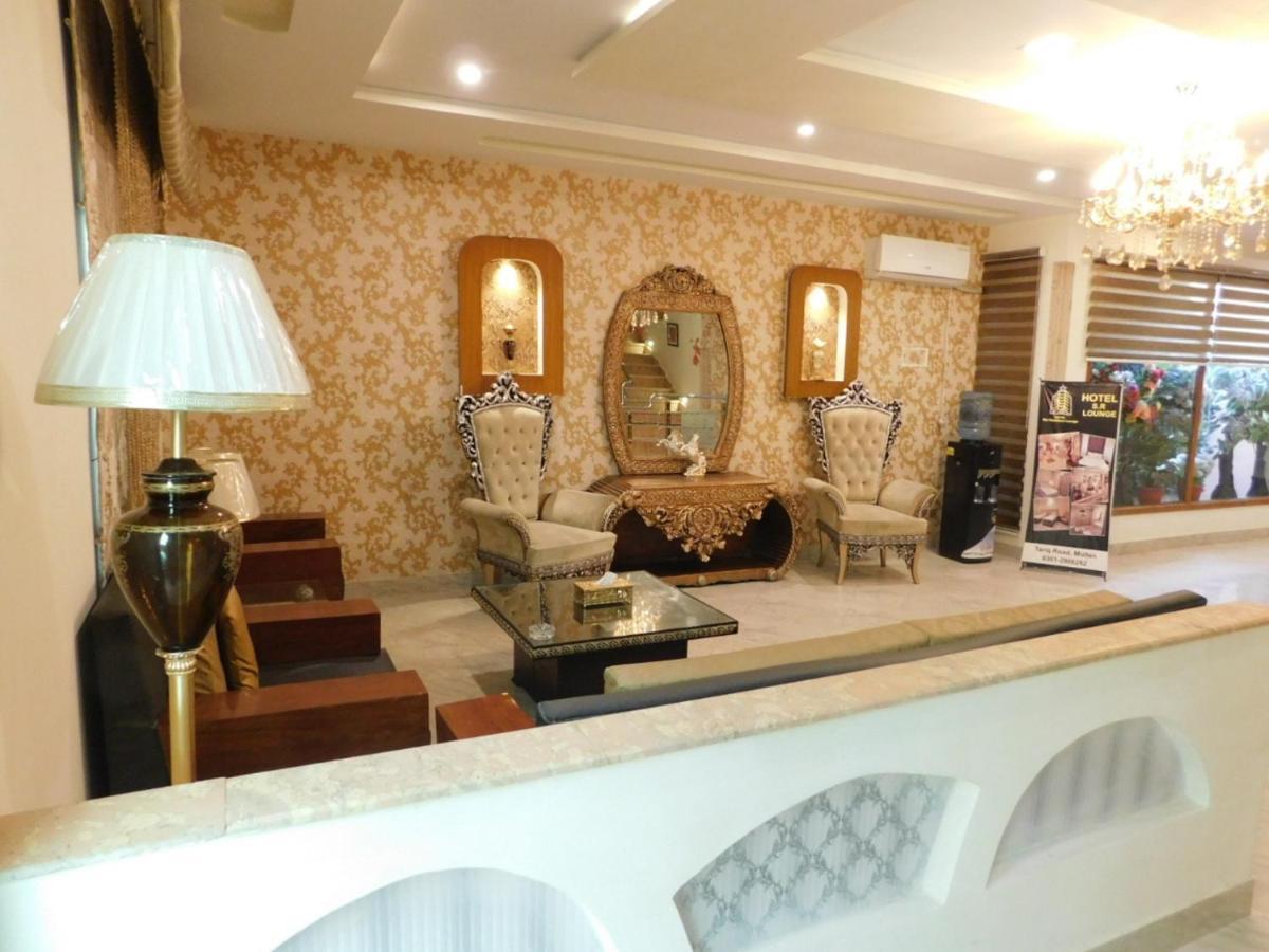 Hotel S.R. Lounge Multan Buitenkant foto