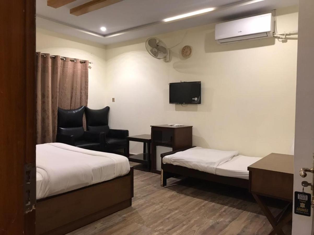 Hotel S.R. Lounge Multan Buitenkant foto
