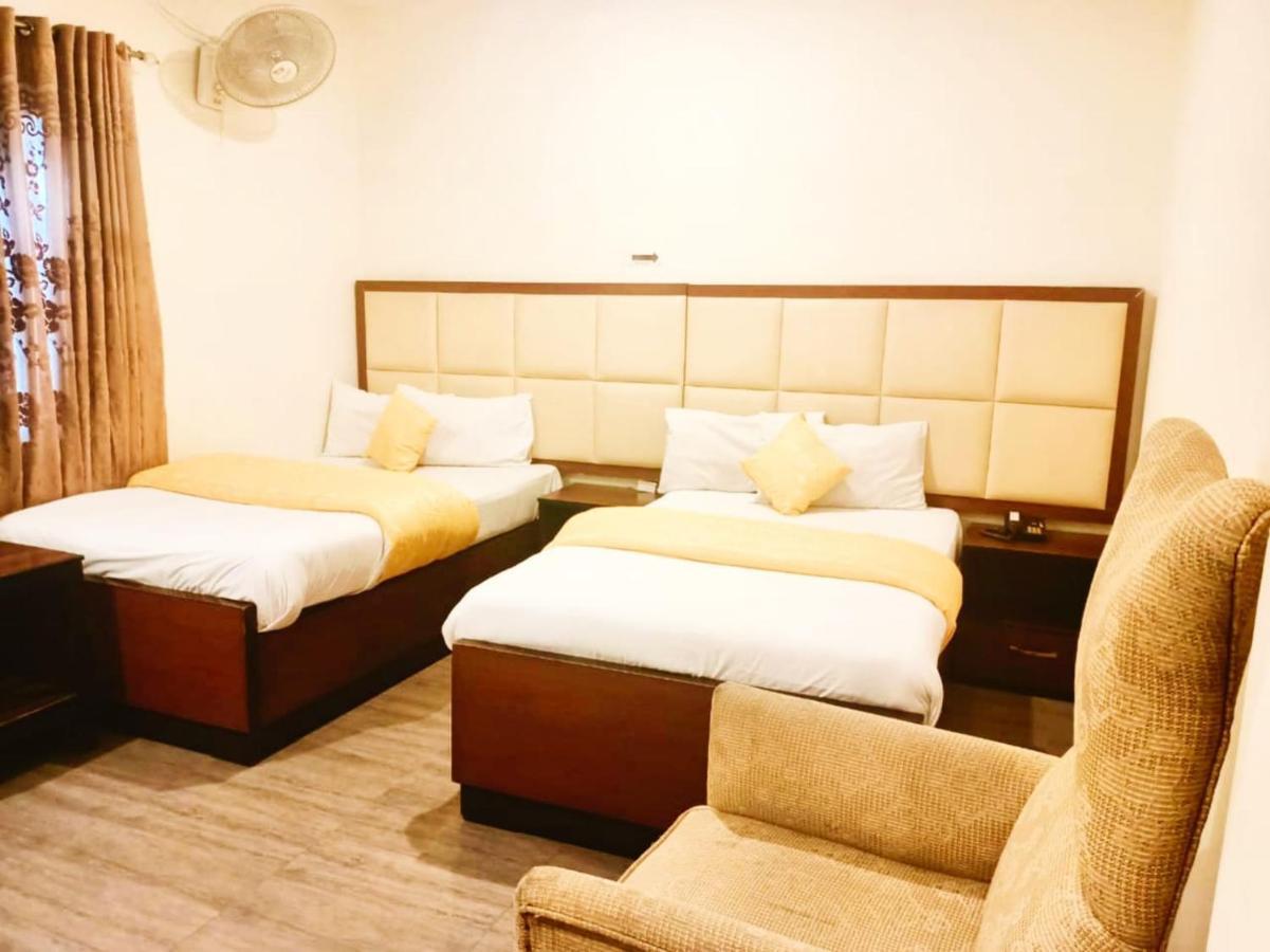 Hotel S.R. Lounge Multan Buitenkant foto