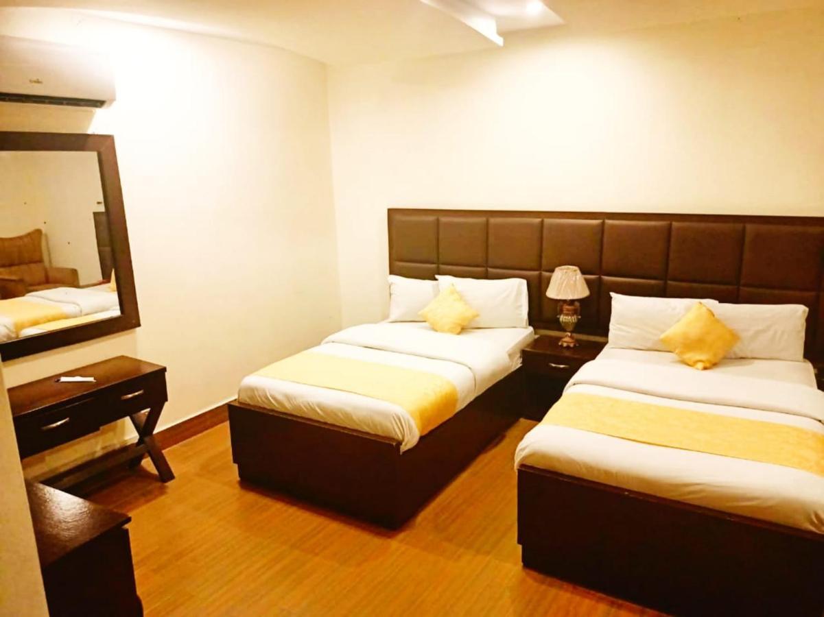 Hotel S.R. Lounge Multan Buitenkant foto