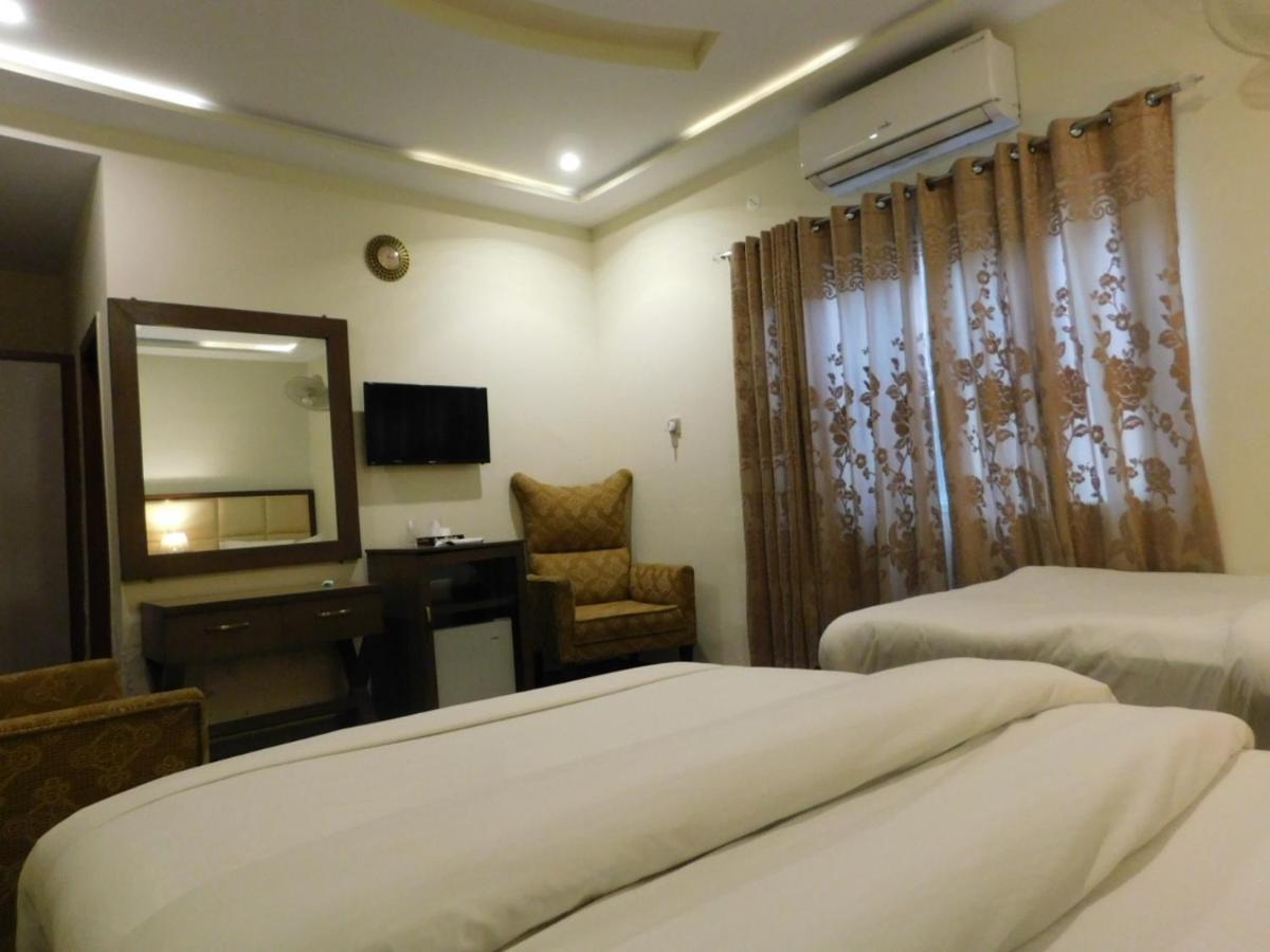 Hotel S.R. Lounge Multan Buitenkant foto