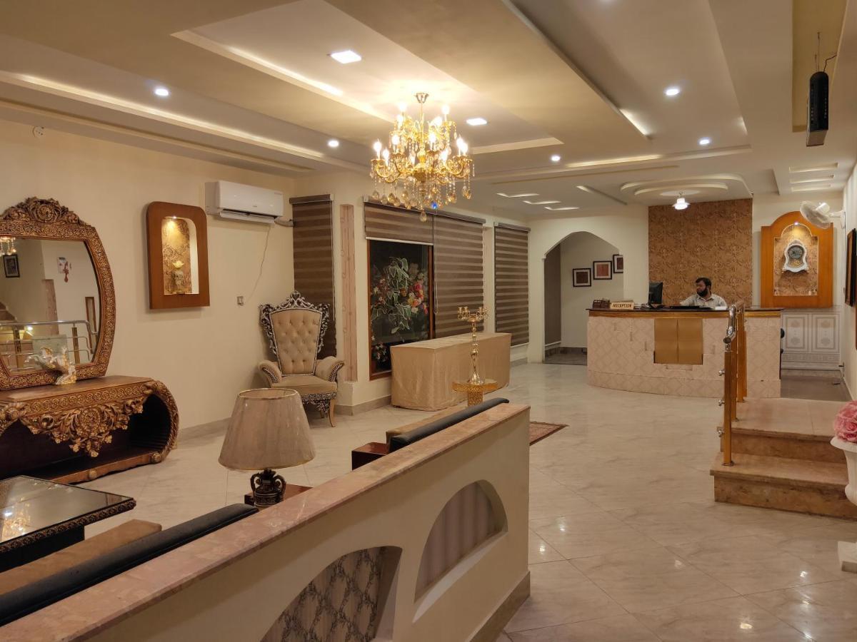 Hotel S.R. Lounge Multan Buitenkant foto