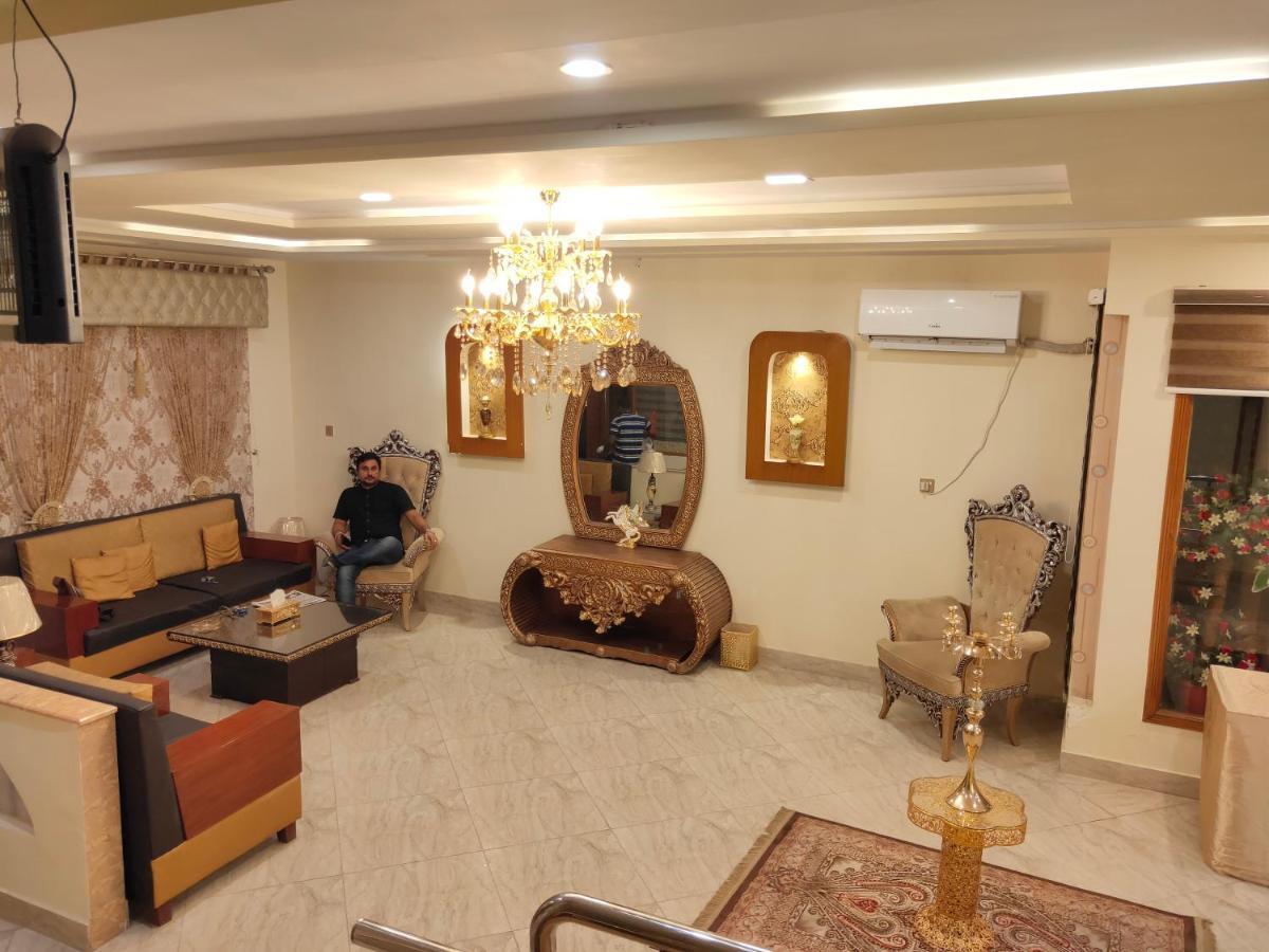 Hotel S.R. Lounge Multan Buitenkant foto
