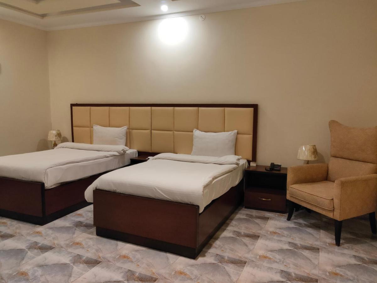 Hotel S.R. Lounge Multan Buitenkant foto