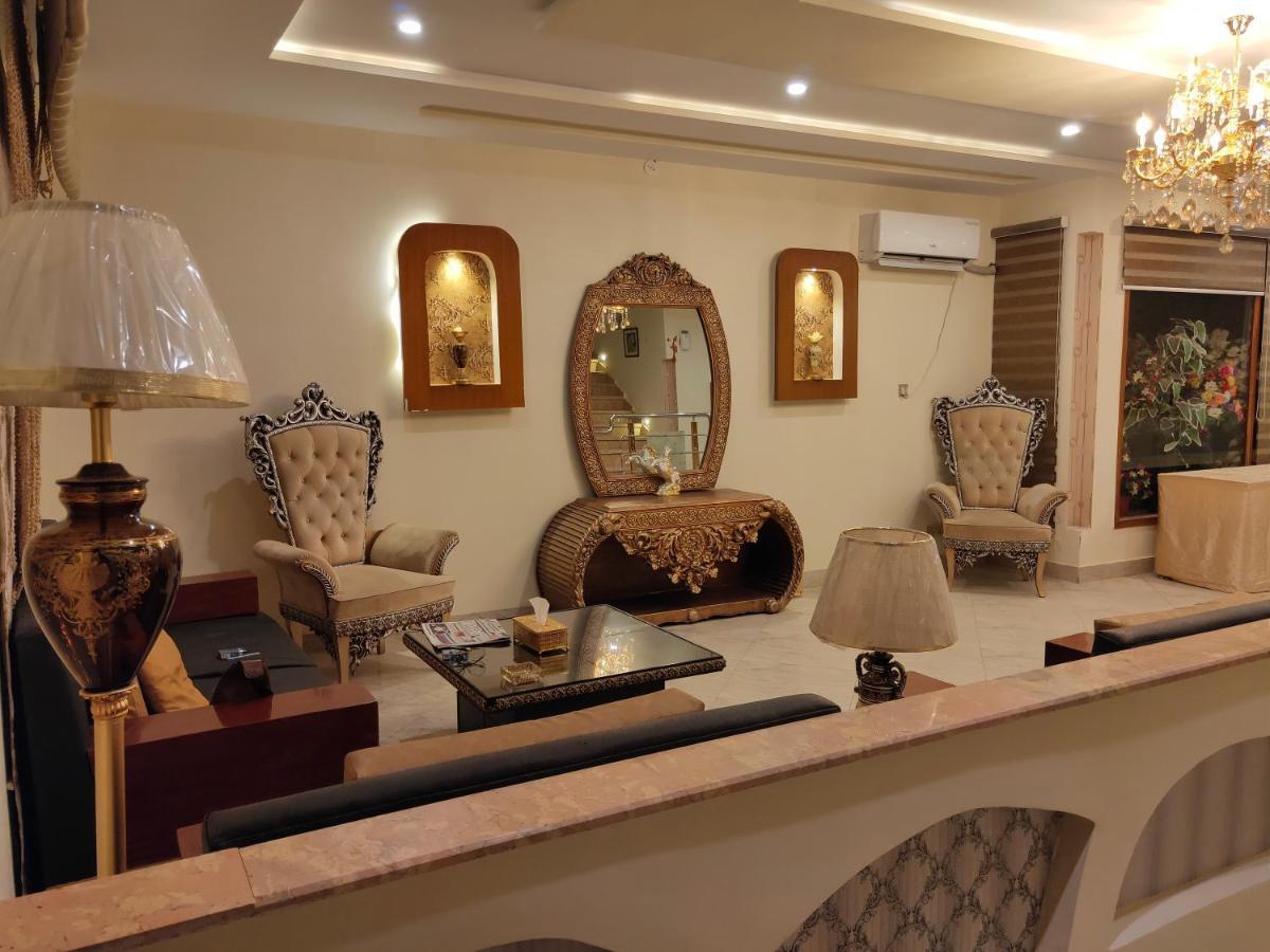 Hotel S.R. Lounge Multan Buitenkant foto