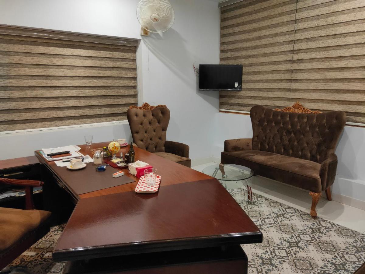 Hotel S.R. Lounge Multan Buitenkant foto