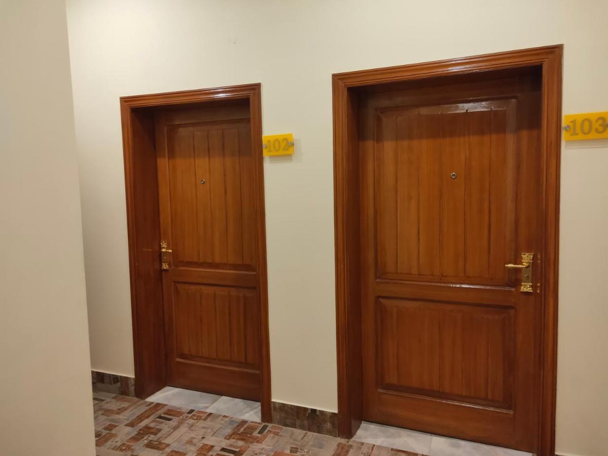 Hotel S.R. Lounge Multan Buitenkant foto