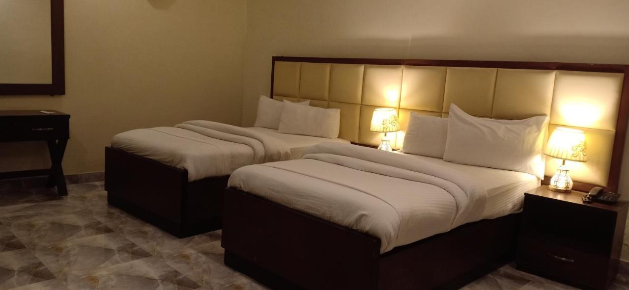 Hotel S.R. Lounge Multan Buitenkant foto