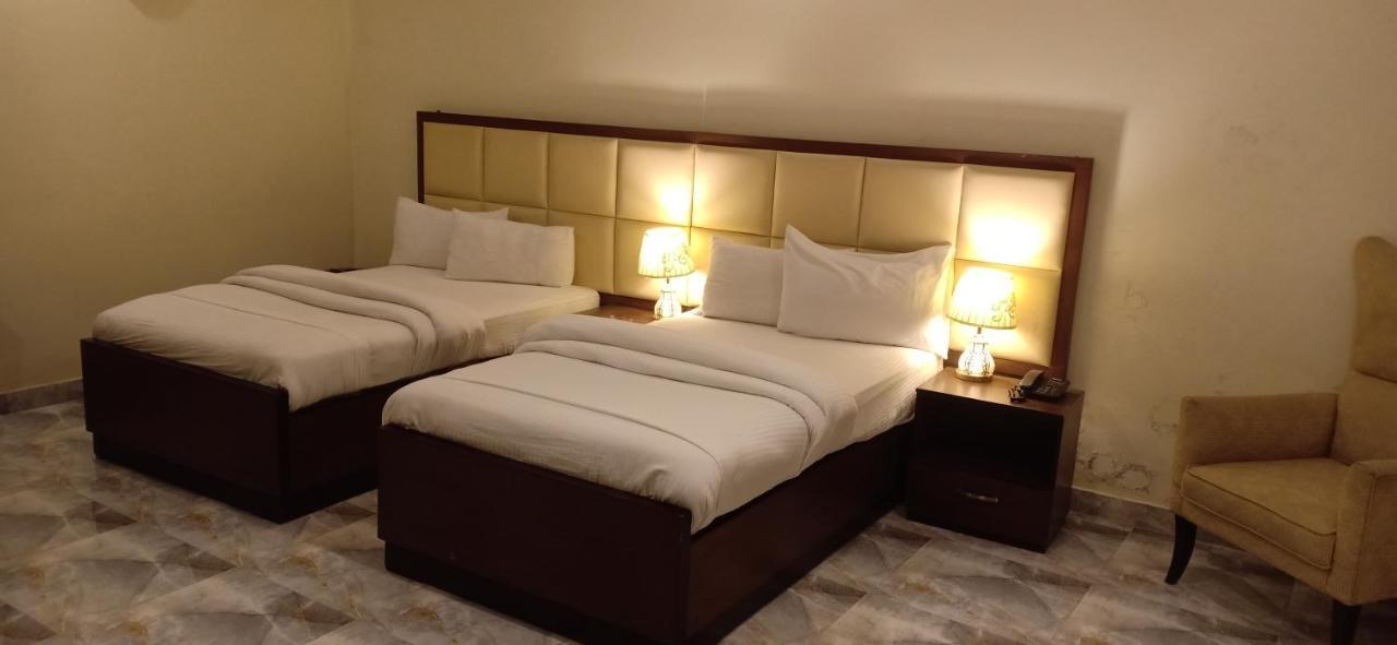 Hotel S.R. Lounge Multan Buitenkant foto