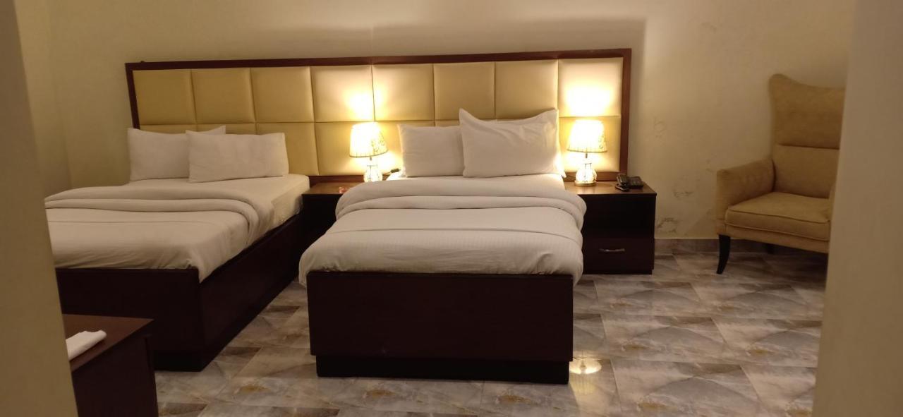 Hotel S.R. Lounge Multan Buitenkant foto