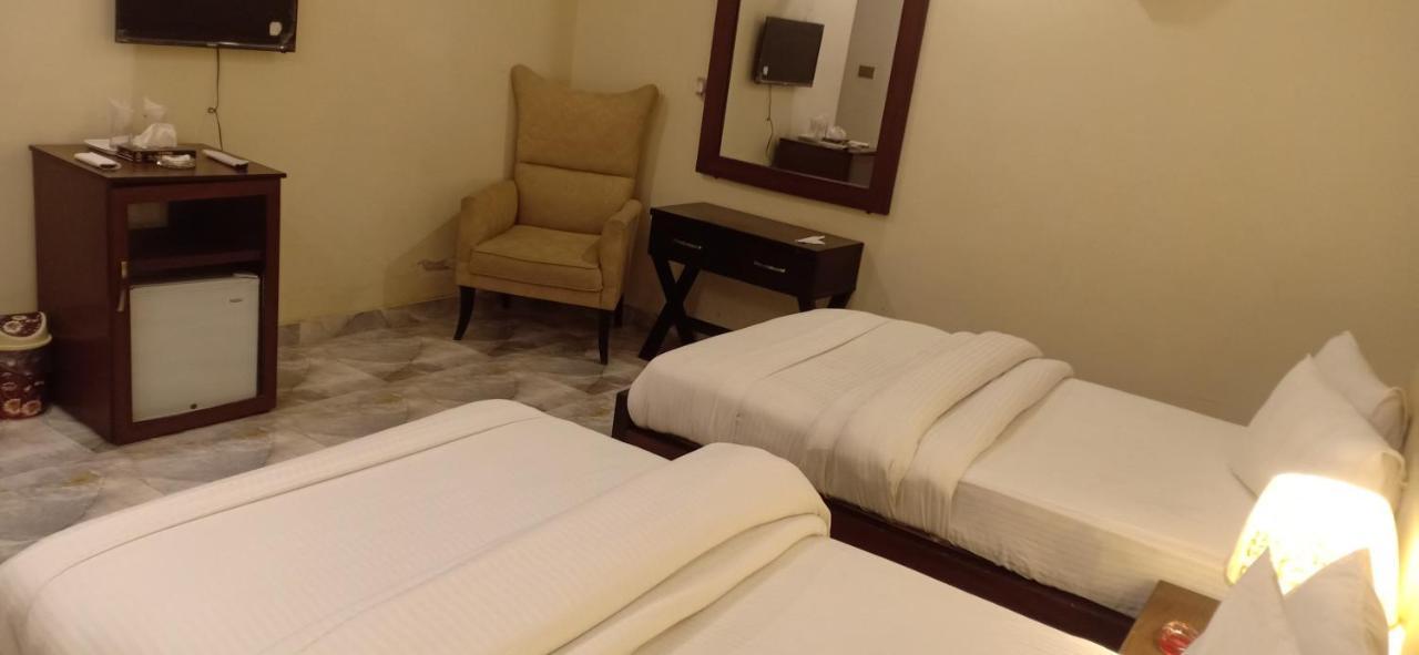 Hotel S.R. Lounge Multan Buitenkant foto