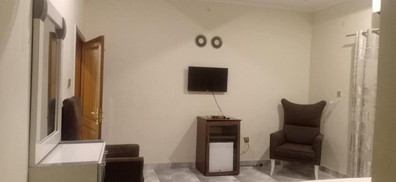 Hotel S.R. Lounge Multan Buitenkant foto