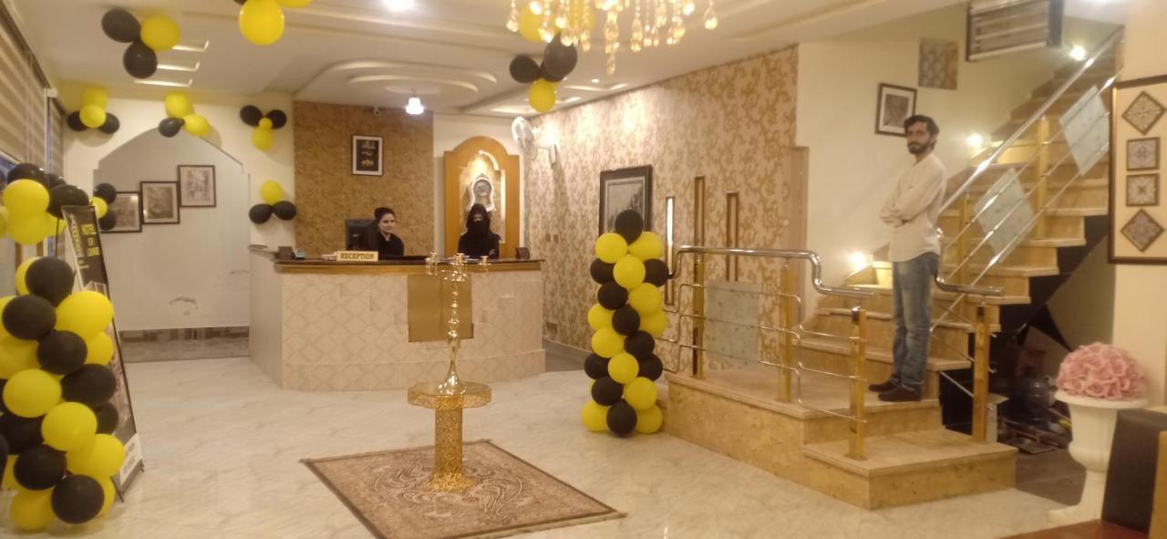 Hotel S.R. Lounge Multan Buitenkant foto