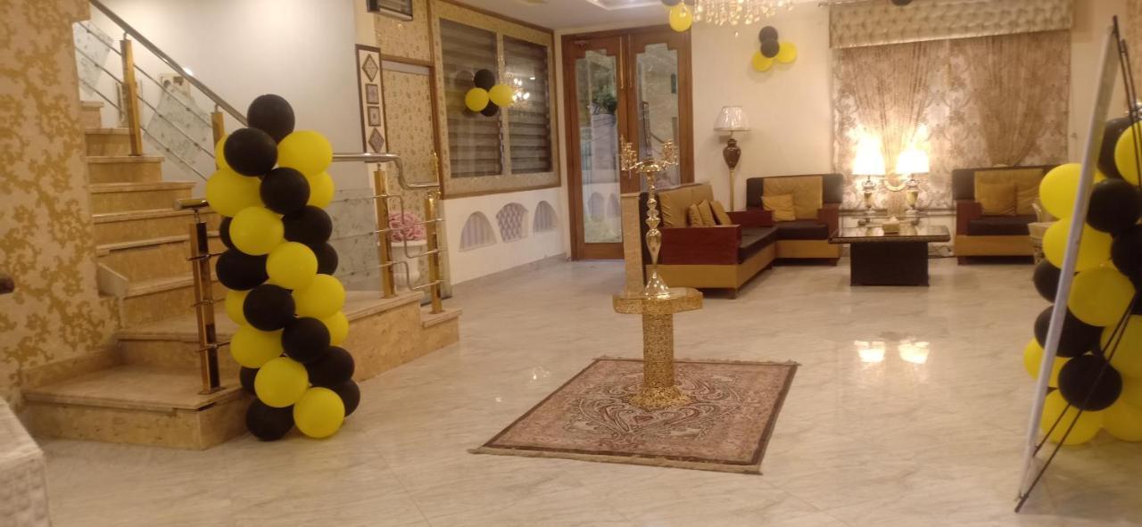 Hotel S.R. Lounge Multan Buitenkant foto