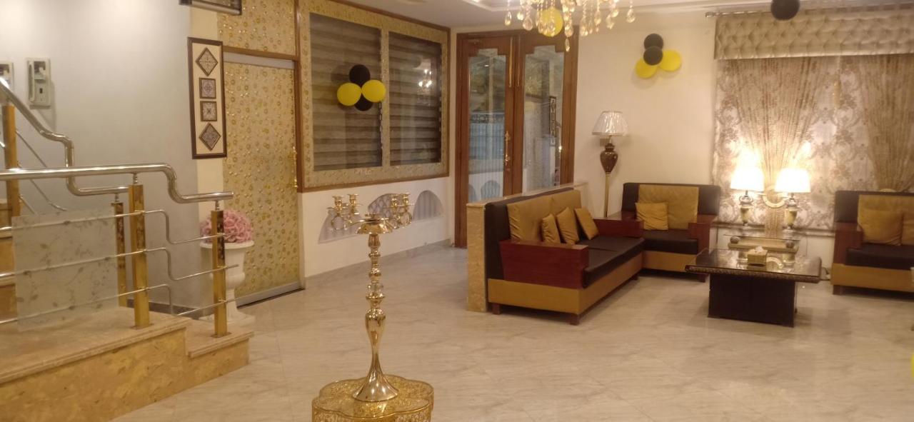 Hotel S.R. Lounge Multan Buitenkant foto