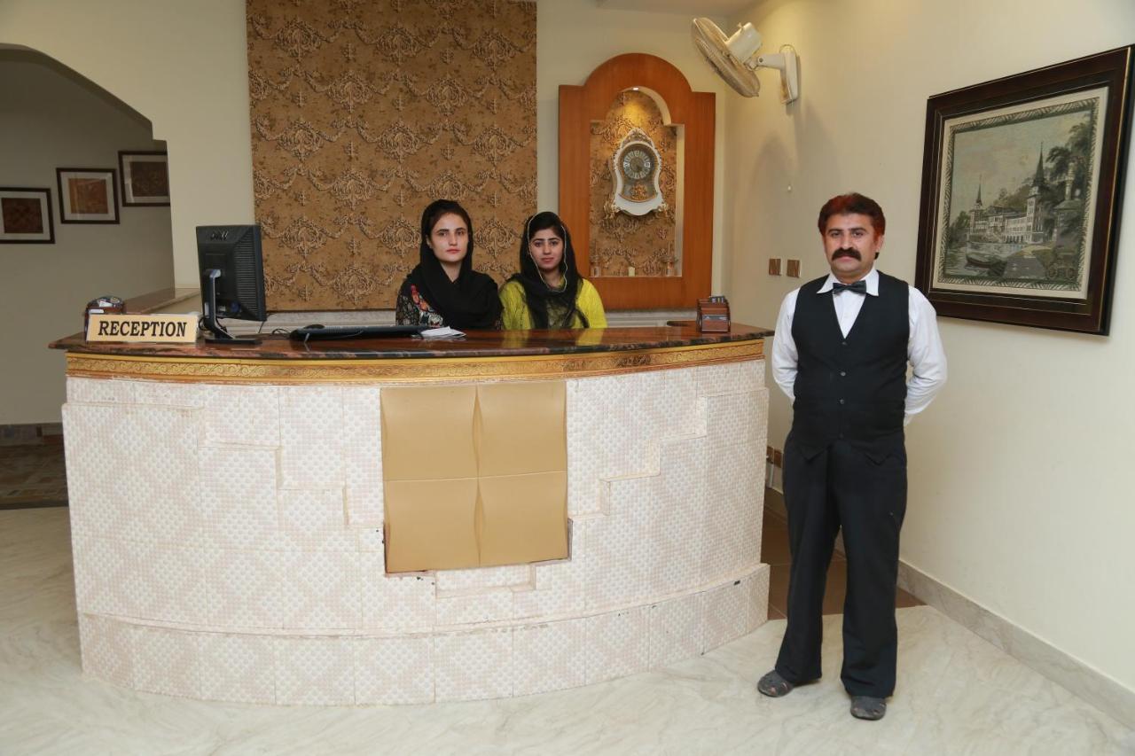 Hotel S.R. Lounge Multan Buitenkant foto