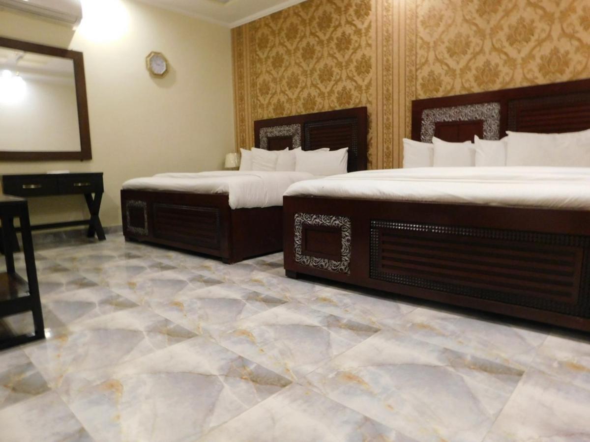 Hotel S.R. Lounge Multan Buitenkant foto