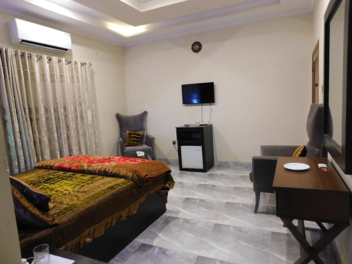 Hotel S.R. Lounge Multan Buitenkant foto
