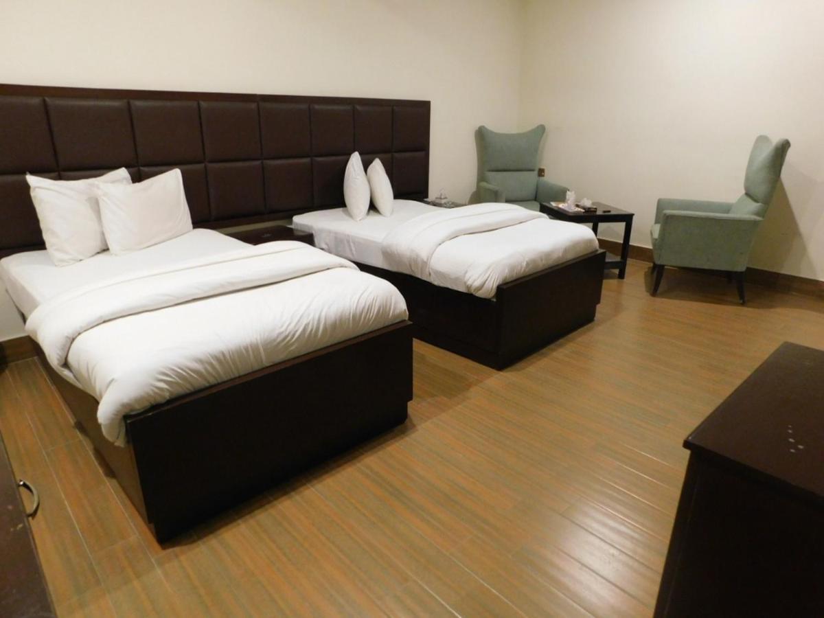 Hotel S.R. Lounge Multan Buitenkant foto